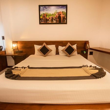 Supreme Dambulla Hotel Exterior photo