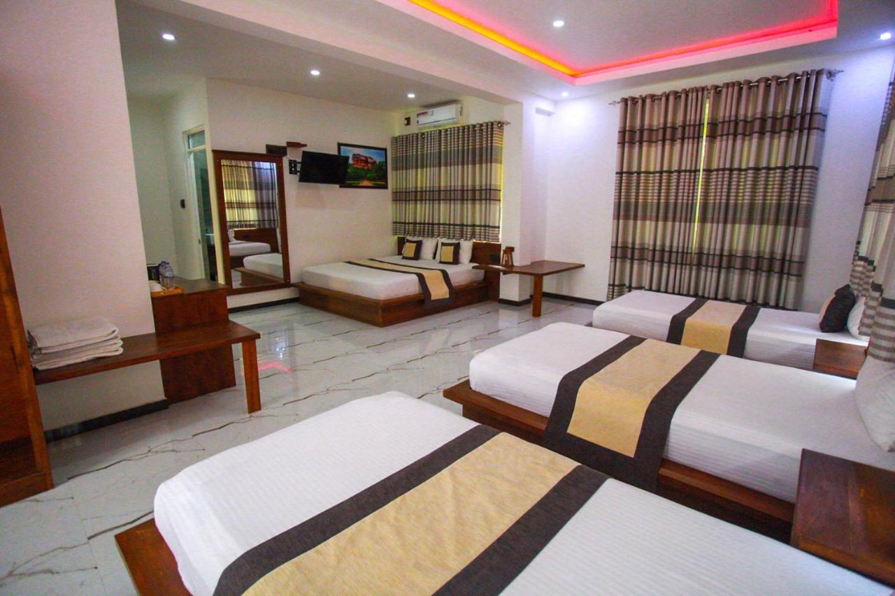 Supreme Dambulla Hotel Exterior photo