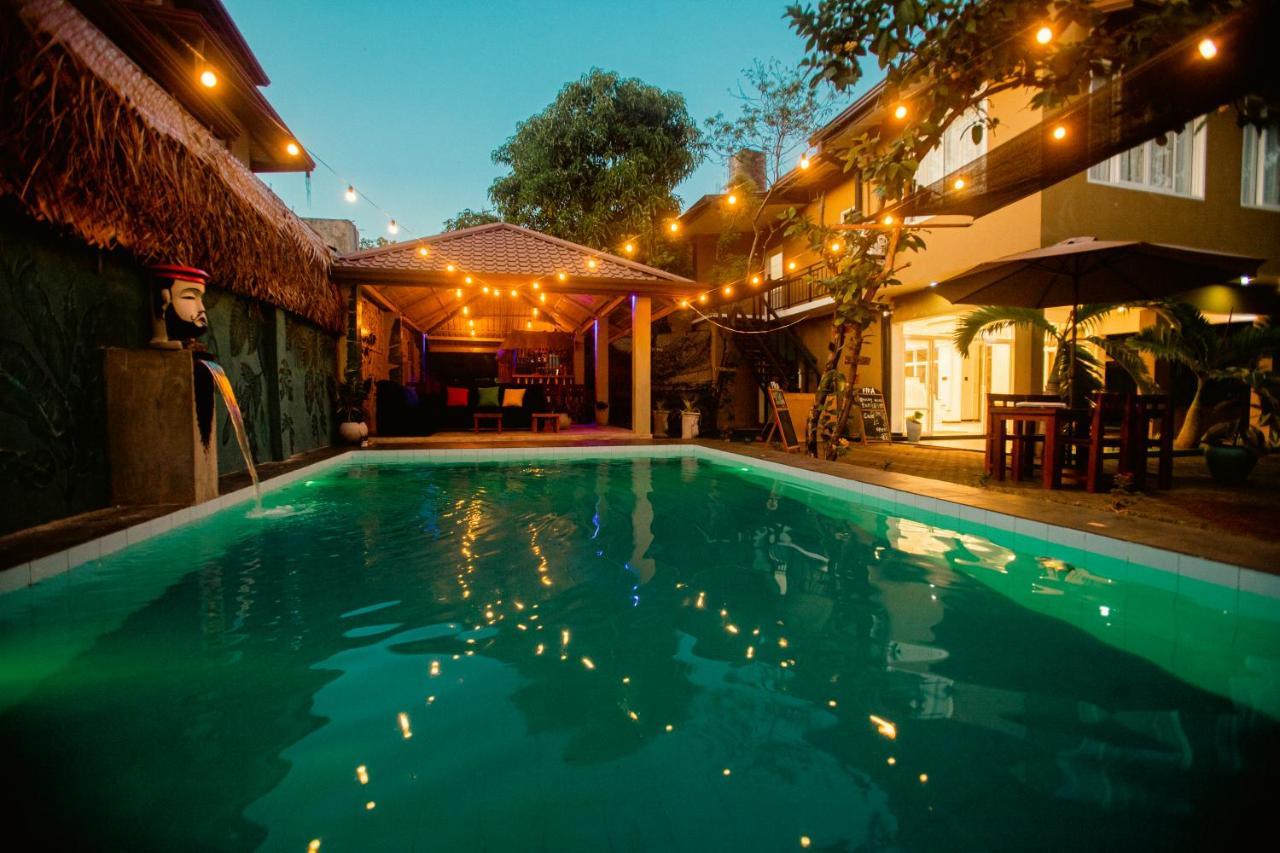 Supreme Dambulla Hotel Exterior photo