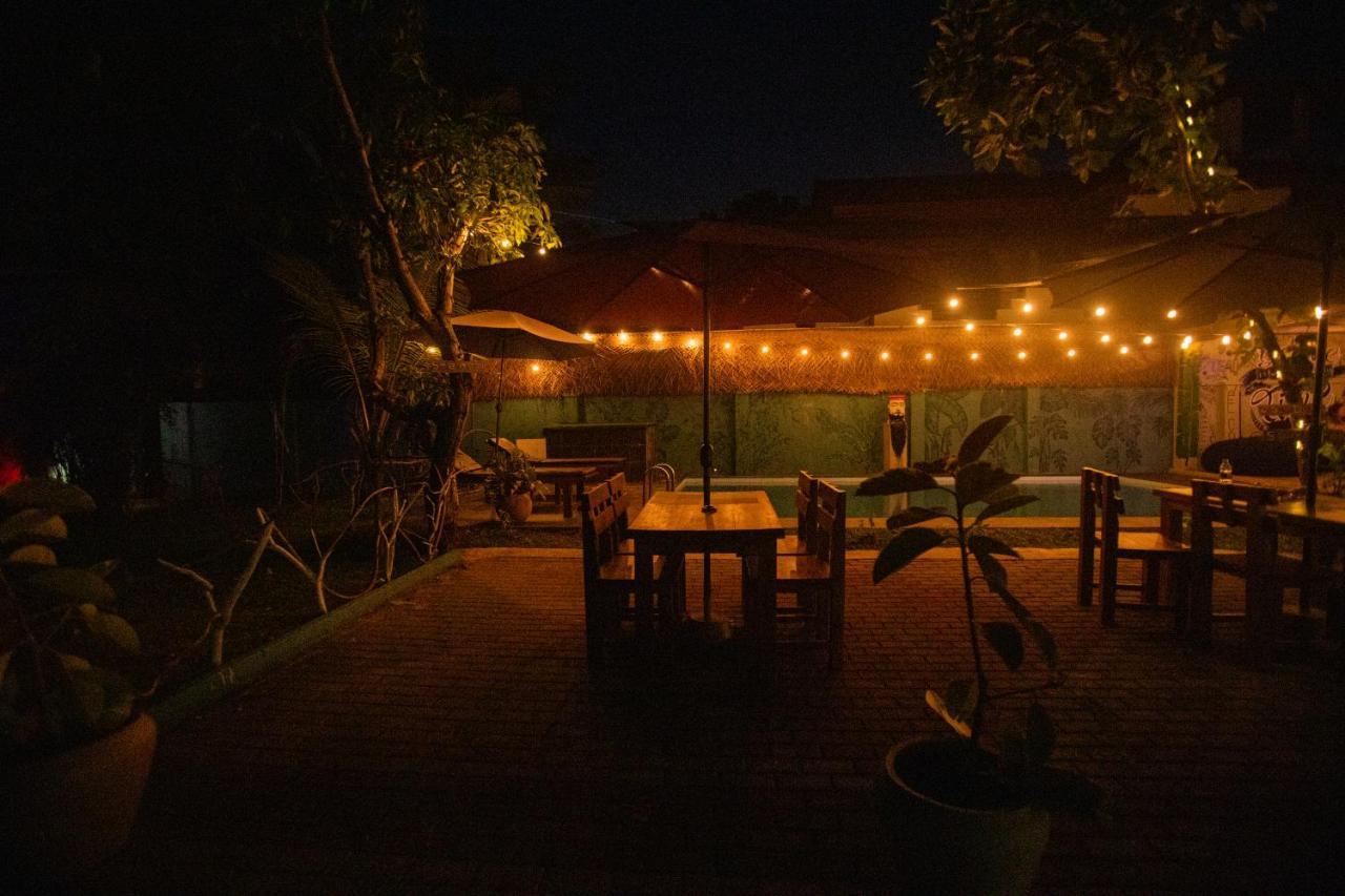 Supreme Dambulla Hotel Exterior photo