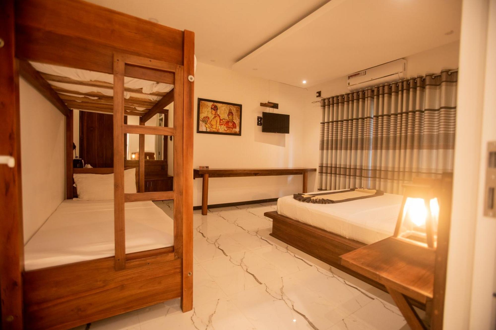 Supreme Dambulla Hotel Exterior photo
