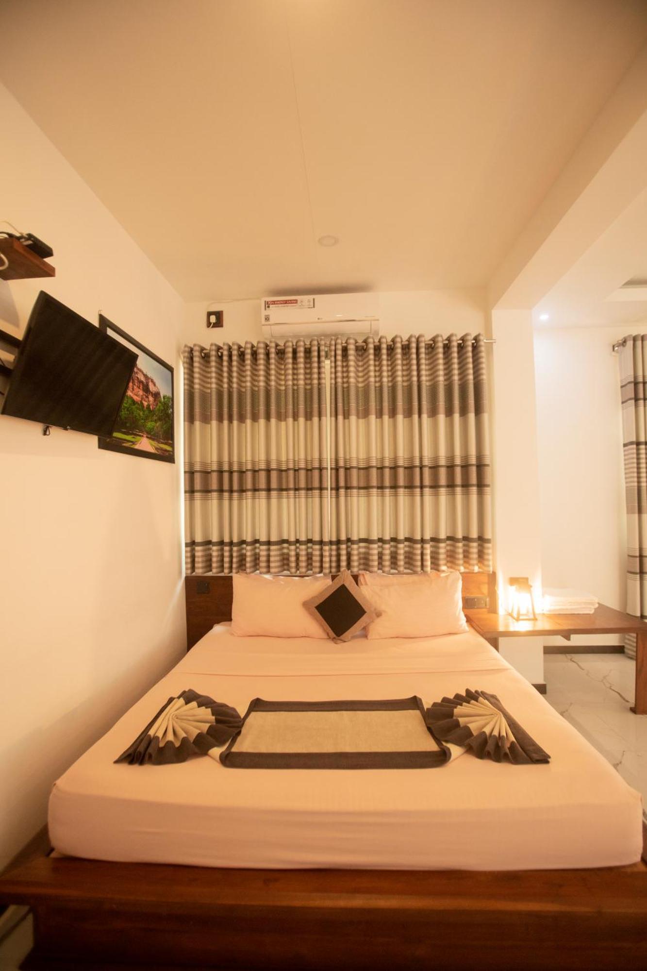 Supreme Dambulla Hotel Exterior photo
