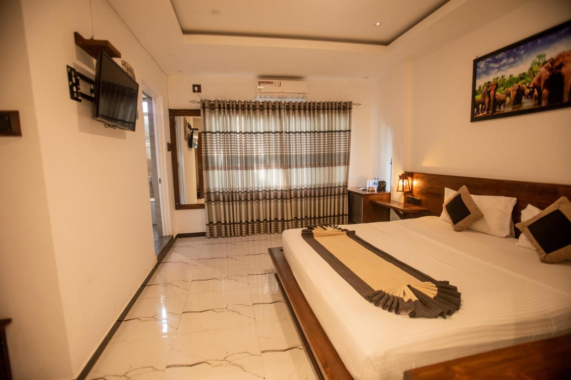 Supreme Dambulla Hotel Exterior photo