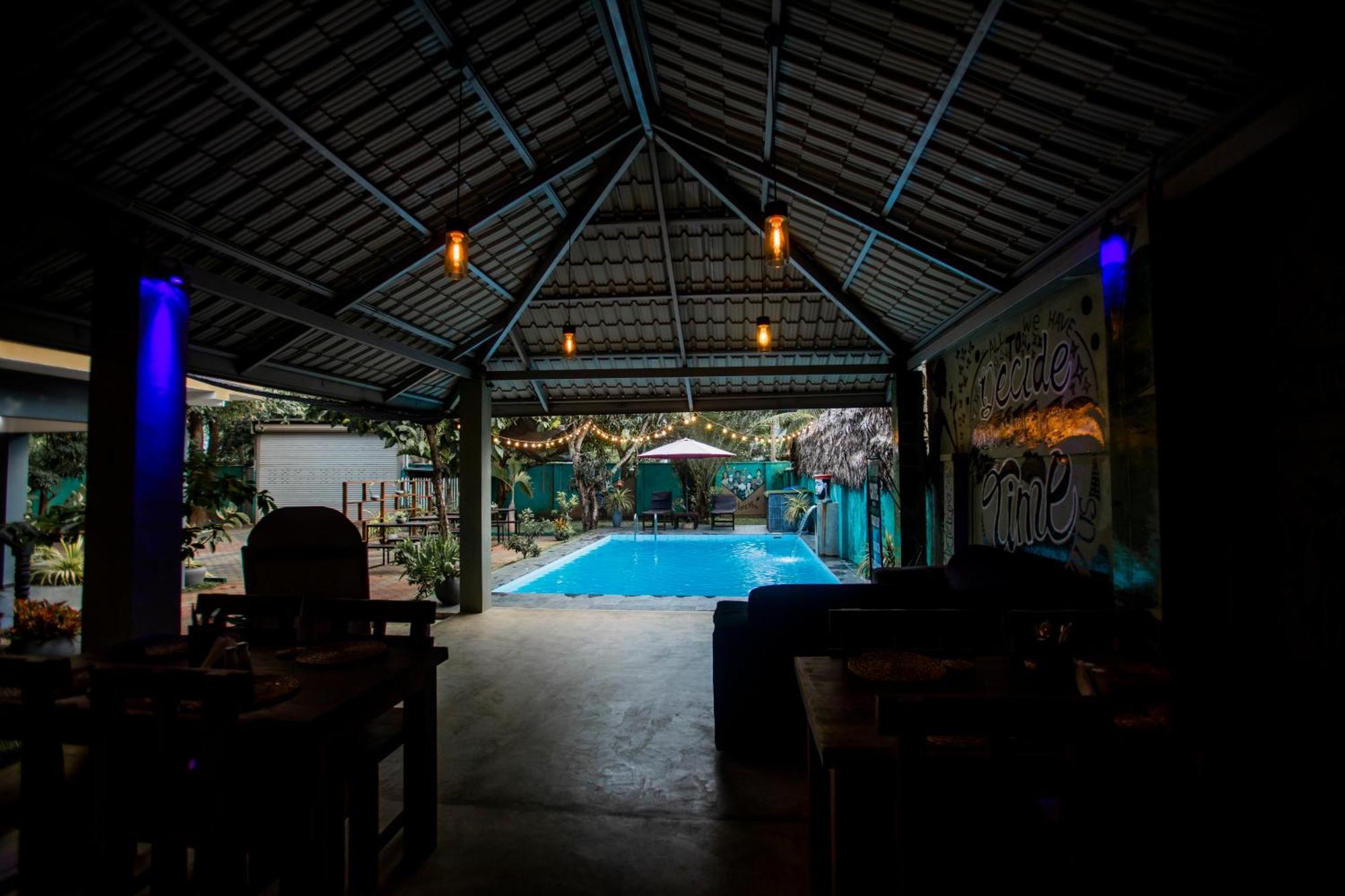 Supreme Dambulla Hotel Exterior photo