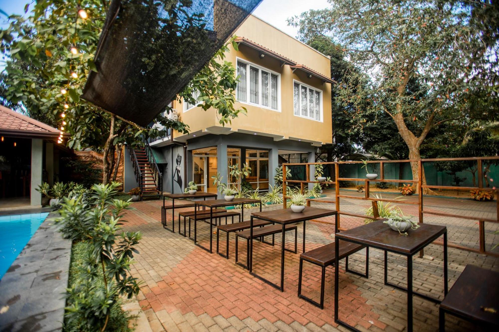 Supreme Dambulla Hotel Exterior photo