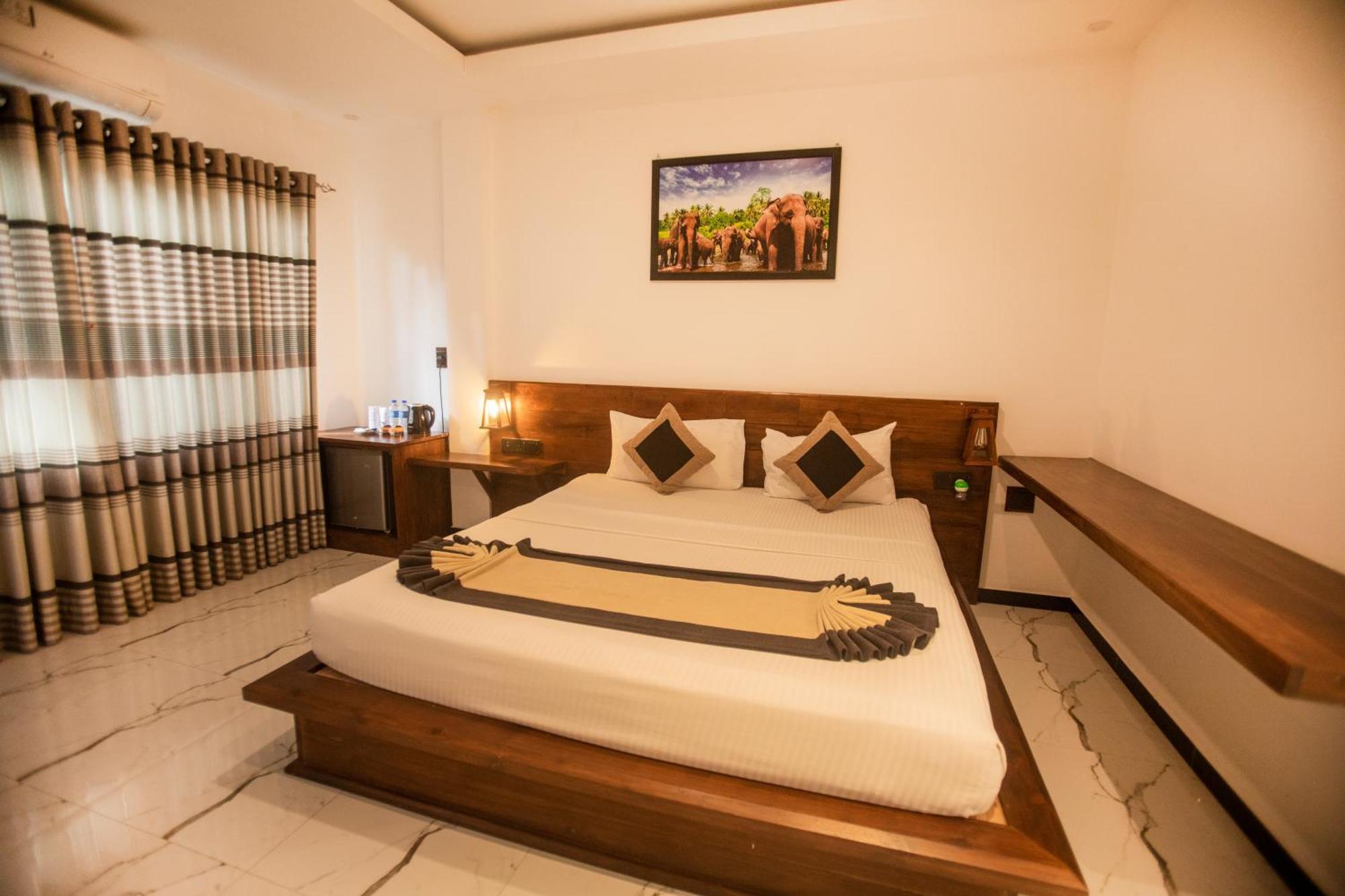 Supreme Dambulla Hotel Exterior photo