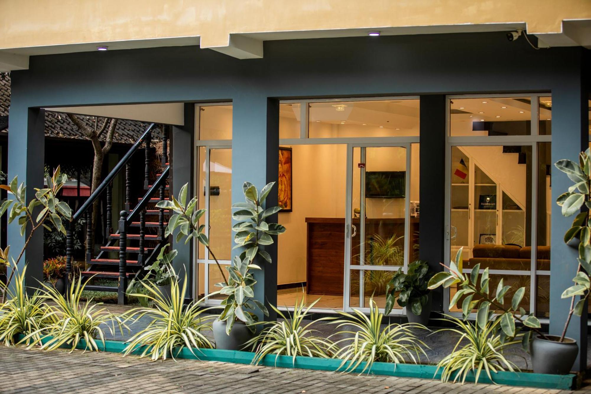 Supreme Dambulla Hotel Exterior photo