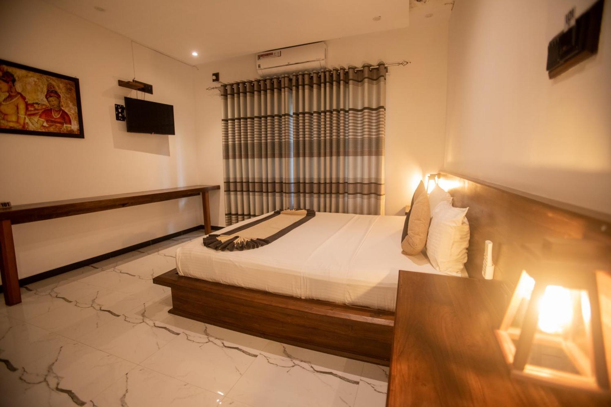 Supreme Dambulla Hotel Exterior photo