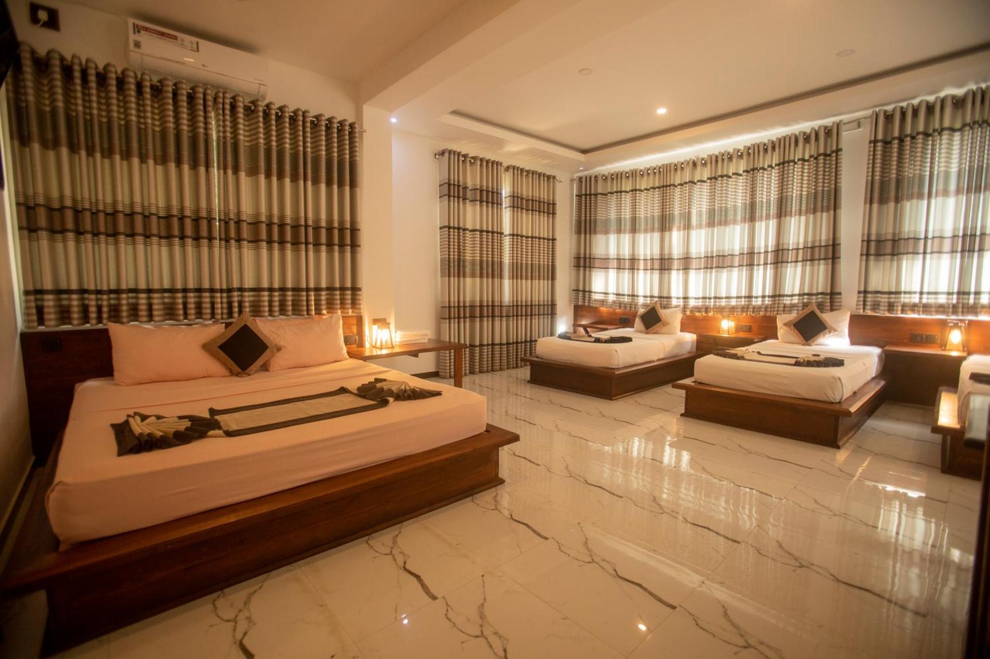 Supreme Dambulla Hotel Exterior photo