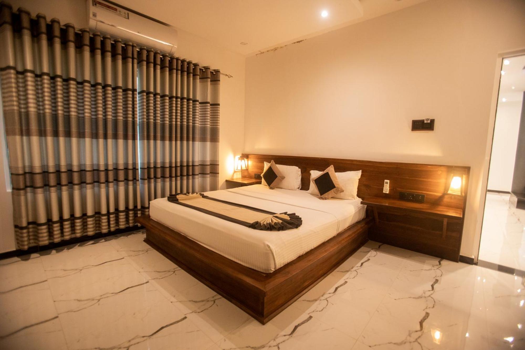 Supreme Dambulla Hotel Exterior photo