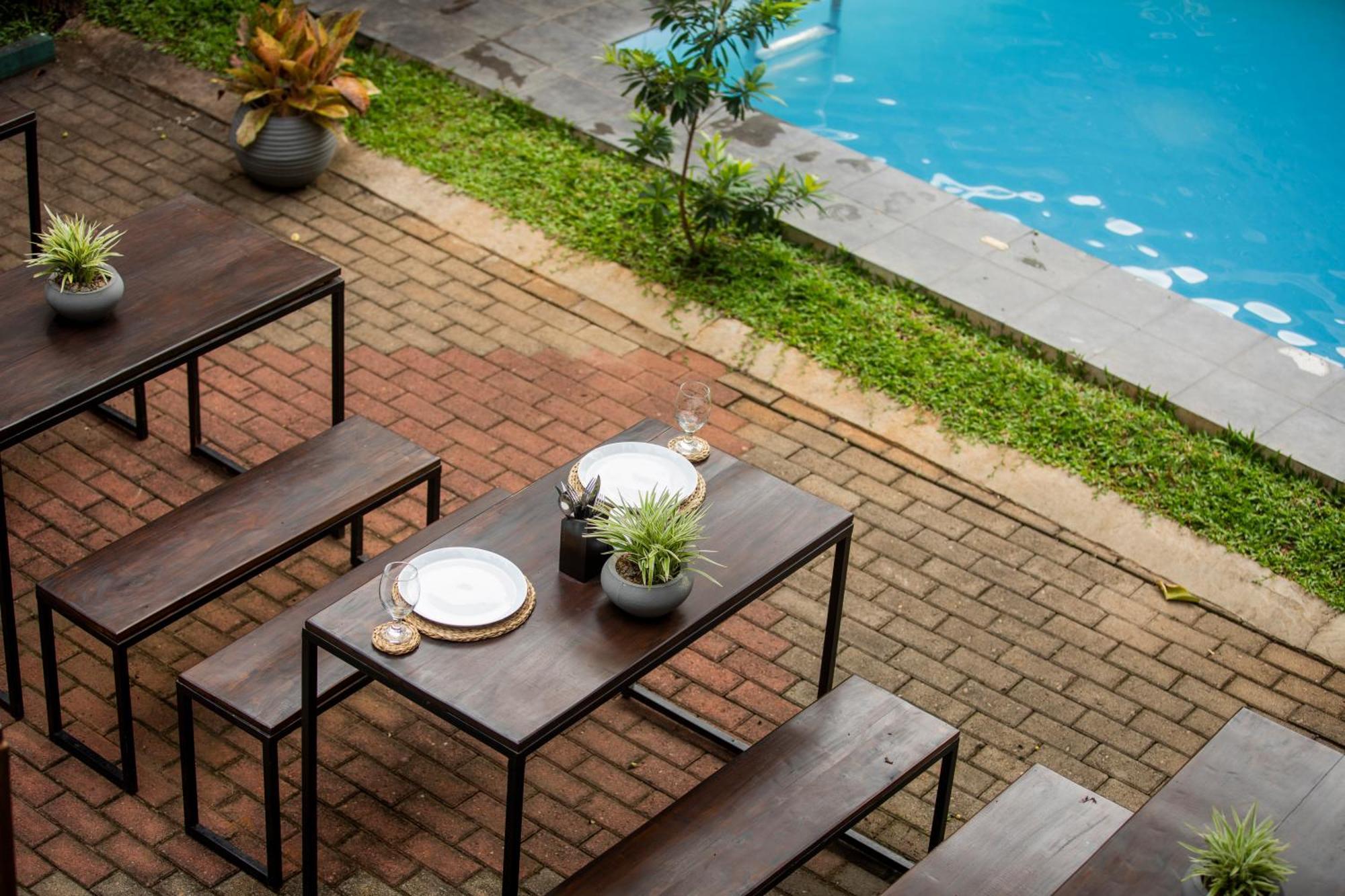 Supreme Dambulla Hotel Exterior photo