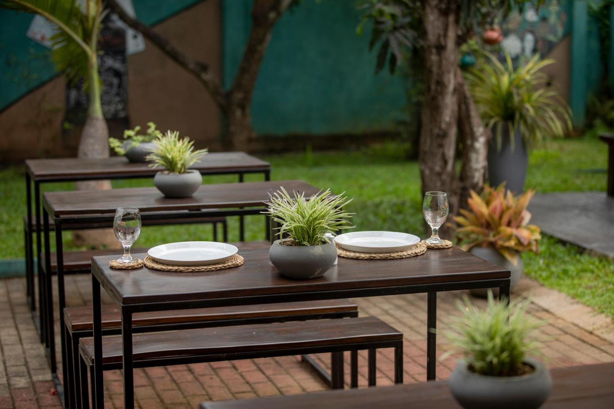 Supreme Dambulla Hotel Exterior photo